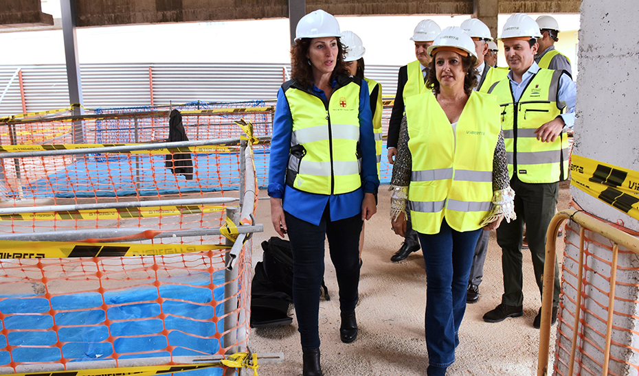 Catalina García, en la visita a las obras del centro de salud Piedras Redondas de Almería, una actuación incluida en los presupuestos de 2024 (Archivo).